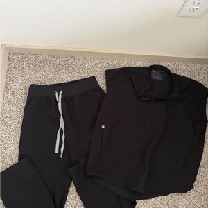 Figs Black Scrub Set